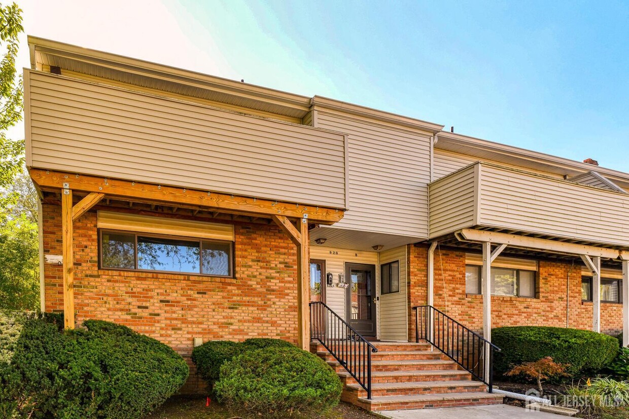 Primary Photo - 920 Merritt Dr