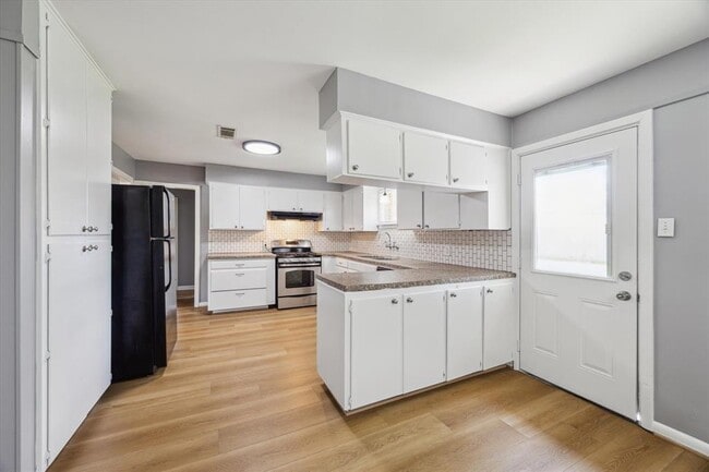 Building Photo - 10622 Oasis Dr