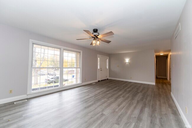 Foto del edificio - 7877 Marywood Dr