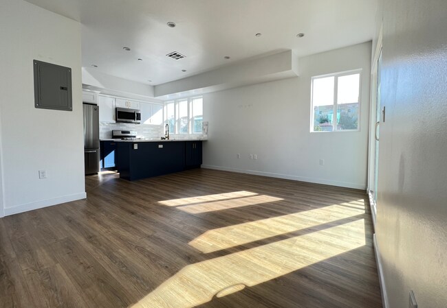 great room - 2318 W 2nd St