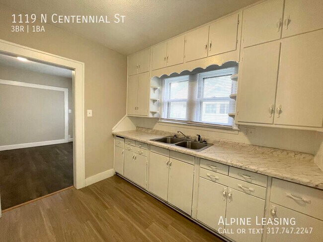 Building Photo - 3 Bedroomonly 0.4 miles from popular Denve...