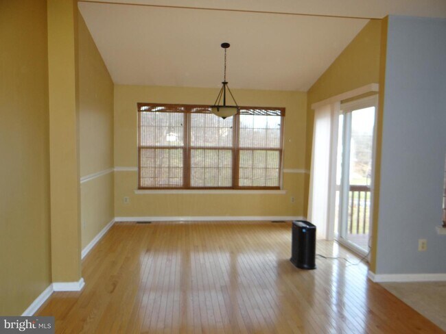 Building Photo - 412 Nottingham Ln