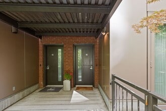 Building Photo - 922 NW 11th Ave