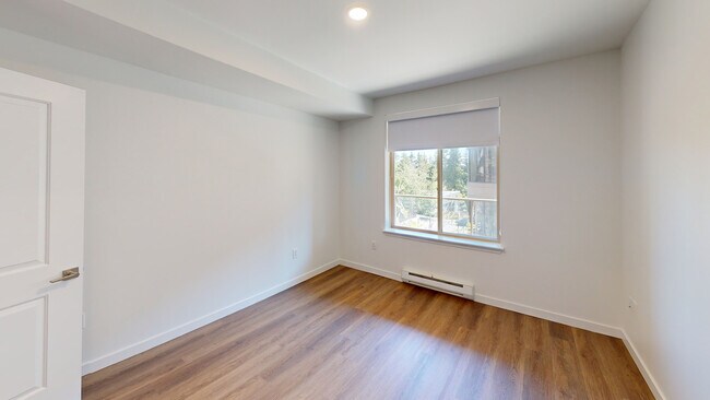 Interior Photo - Island Square