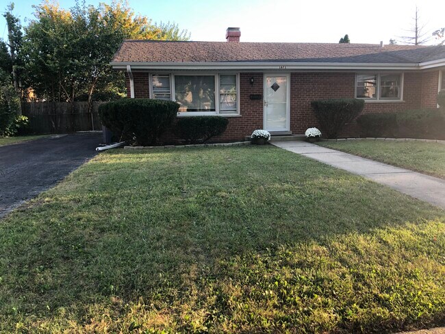 Foto del edificio - 1671 Howard Ave