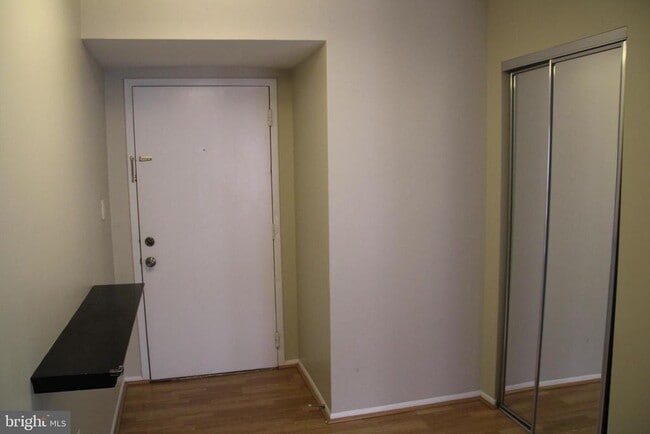 Foto del edificio - 8040 Needwood Rd