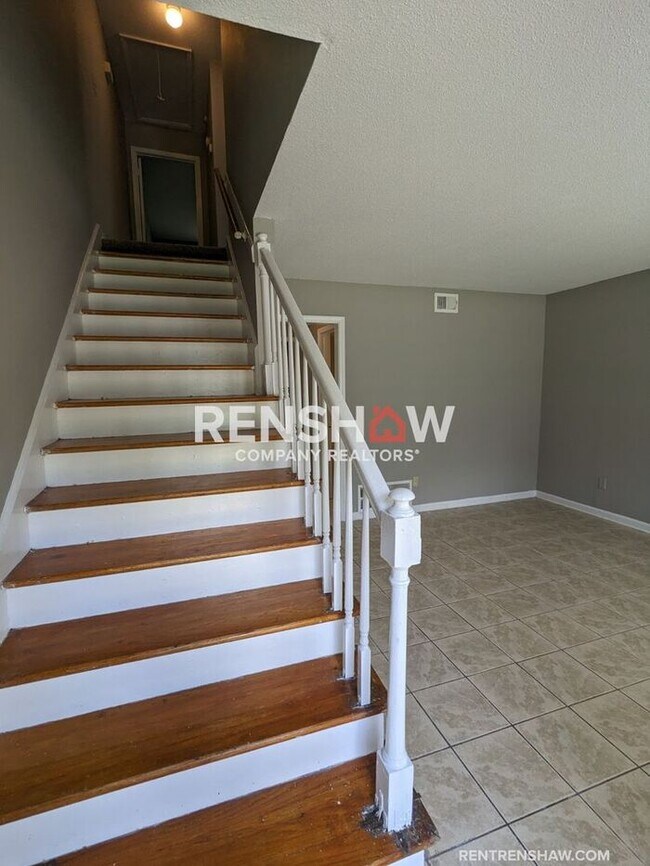 Building Photo - 2/2 Midtown Vollintine/Evergreen Duplex No...