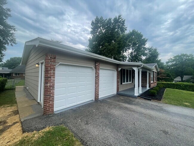 Foto del edificio - 1860 Saint Anthony Ln Florissant, MO 63033
