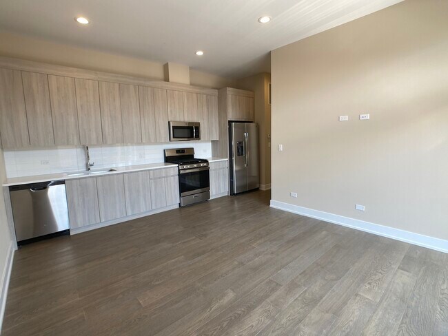 Foto del edificio - 1741 N Western Ave