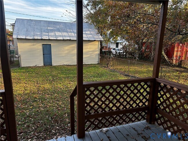 Foto del edificio - 1910 Albany Ave