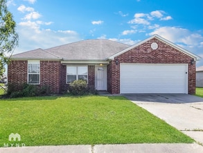 Building Photo - 1212 Yarrow Dr