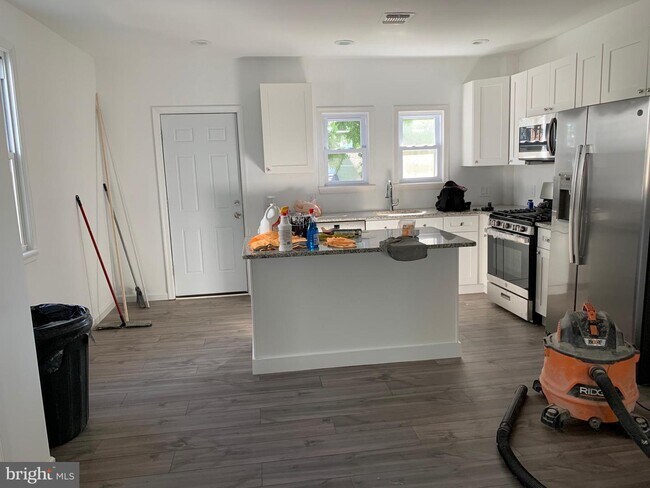 Building Photo - 917 Bullock Ave