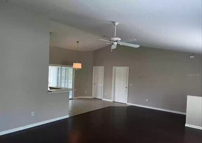 Comedor/Sala de estar - 4492 Adelaide Ave