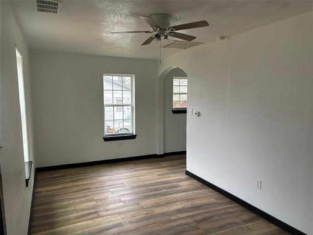 Foto del edificio - 401 E Freeman St