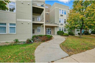 Building Photo - 8206 Starr Grass Dr