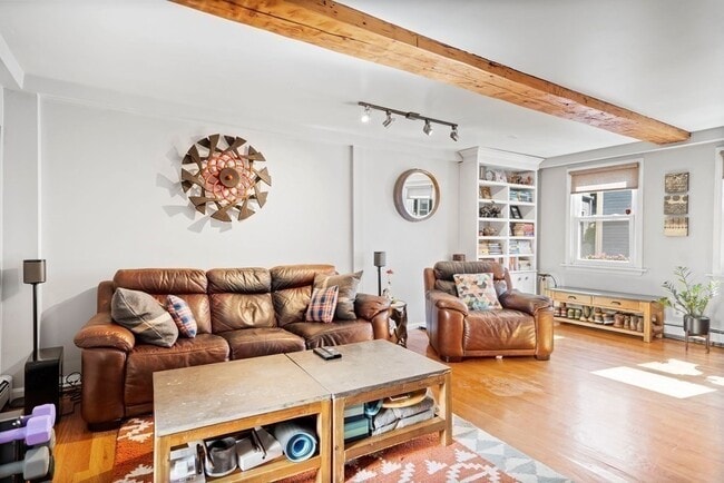 Building Photo - 40 Pleasant St