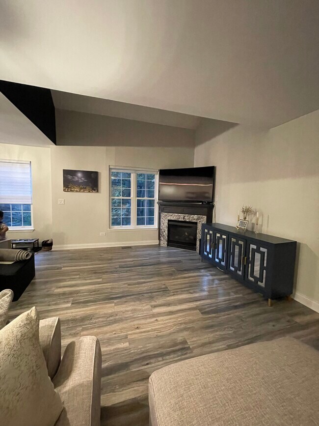 Foto del edificio - 1343 Laurel Oaks Dr