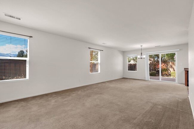 Building Photo - 3 bed, 2bath, + bonus room/den/office. Beautiful 2011 Single Story Home in KB development of Damo...