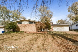 Building Photo - 2405 Brook Dr
