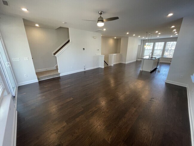 Foto del edificio - 3 Bd 3.5 Ba end unit townhouse