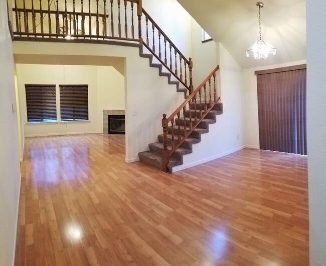 Building Photo - Spacious 4-Bedroom Home with Fenced Yard &...