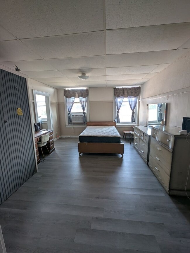 Building Photo - Furnished One Bedroom Apartment in Salisbury