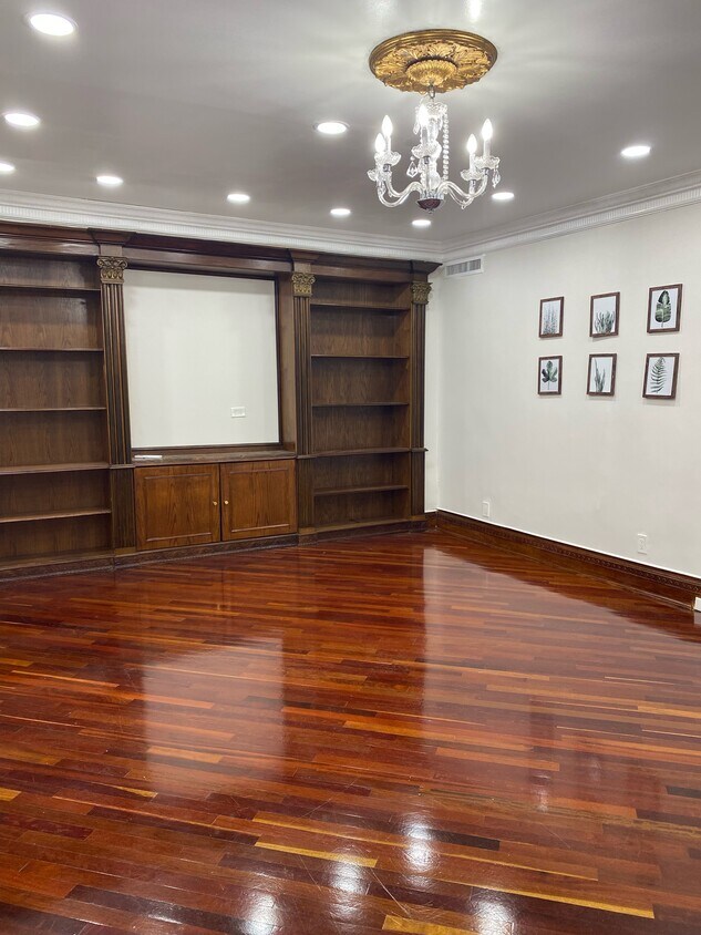 Foto principal - 1820 E 19th St