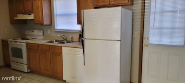 Building Photo - 2 br, 1.5 bath Townhome - 3555 Elk Ridge Dr.