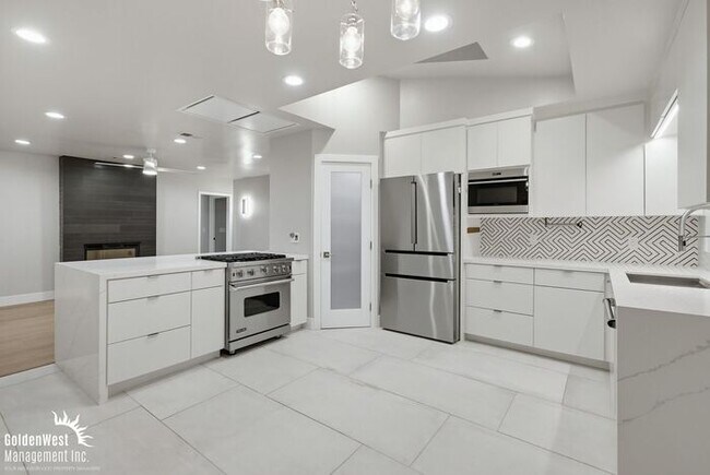 Foto del edificio - Stunningly Renovated 3Bdm 2Ba Home + Casita in Poway!
