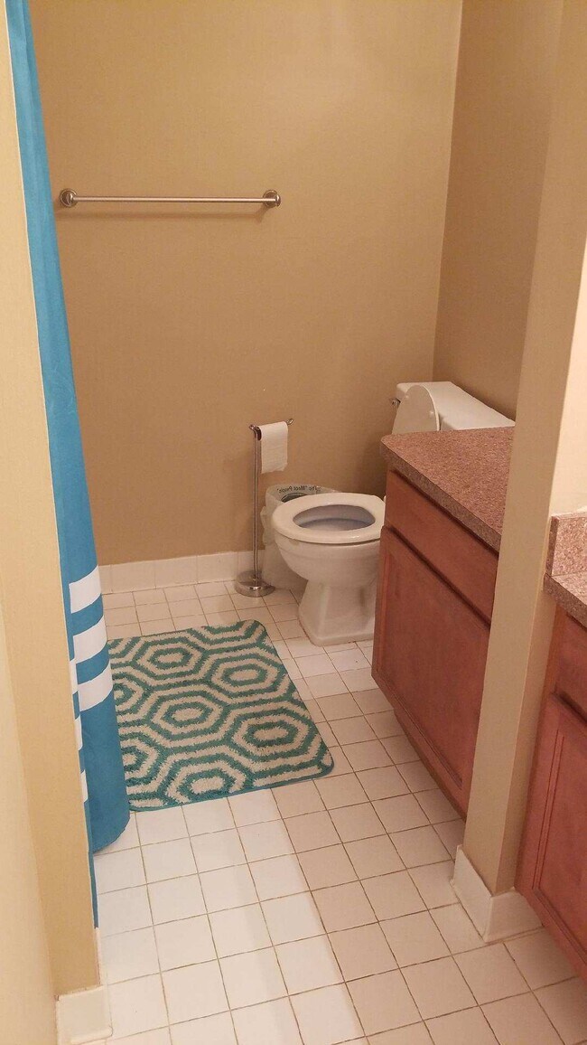 Bathroom - 2420 Parmenter Blvd