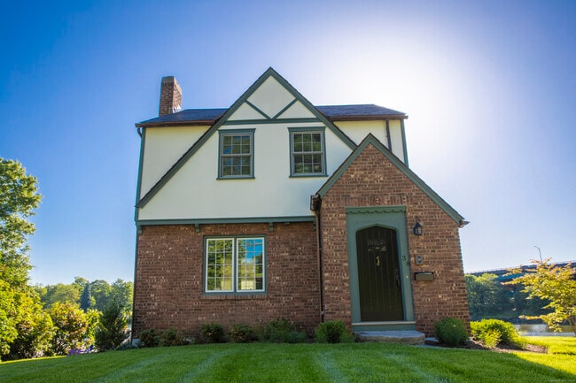 Foto del edificio - 40 Strickland Rd