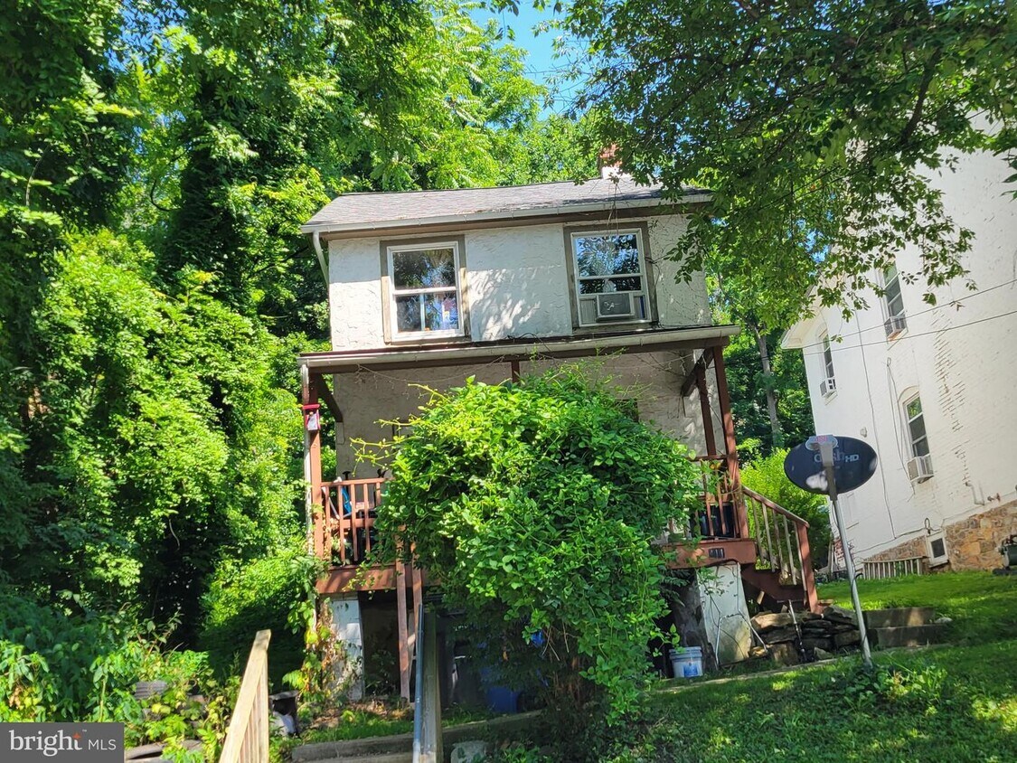 411 Cedar St, Coatesville, PA 19320 House for Rent in Coatesville, PA