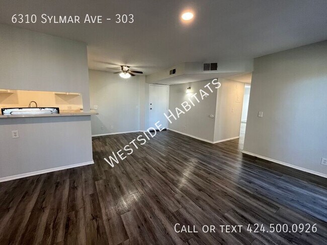 Foto del edificio - 6310 Sylmar Ave