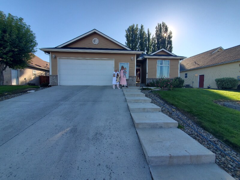 425 Sherilyn Ct, Grandview, WA 98930 House Rental in Grandview, WA