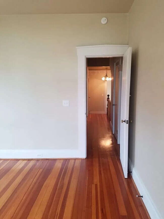 Building Photo - 608 Fenelon Pl