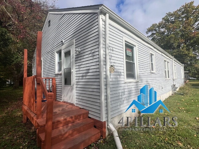 Foto del edificio - Charming 2 Bedroom Duplex in La Porte with Spacious Layout and Prime Location