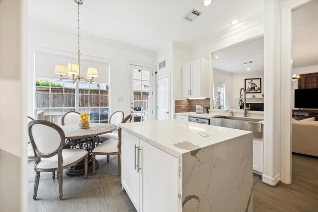 Building Photo - 2842 Briarhurst Park