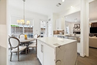 Building Photo - 2842 Briarhurst Park