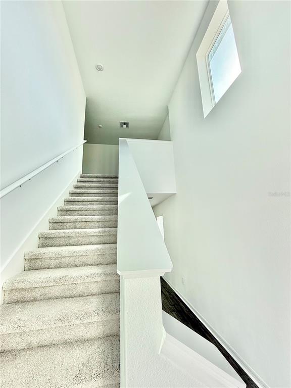 Building Photo - 3809 NE 32nd Ct