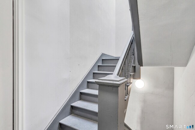 Building Photo - 1472 Baldwin St