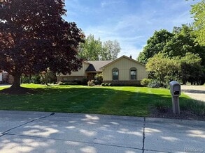 Building Photo - 36157 Parklane Cir