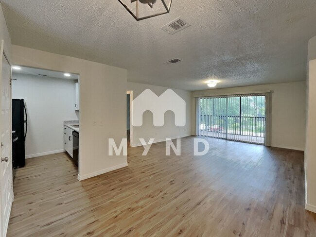 Building Photo - 4207 Winding Moss Trl #207
