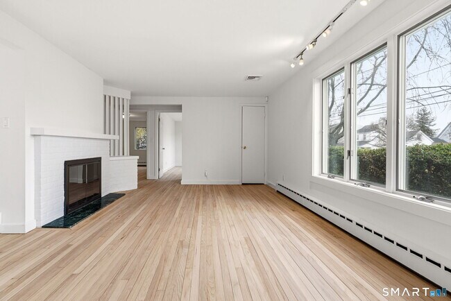 Foto del edificio - 100 Shorefront Park