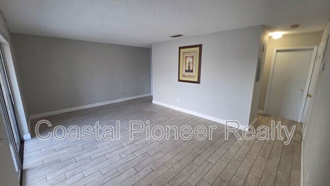 Photo - 7210 N Manhattan Ave Apartment