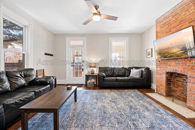 Foto del edificio - 374 E Whittier St
