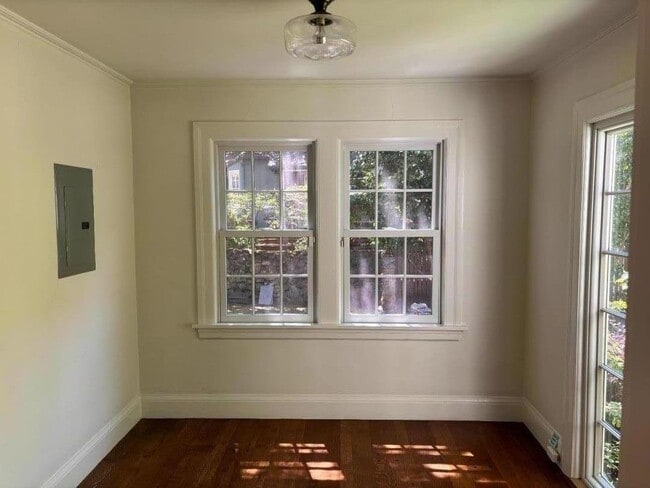 Foto del edificio - 1470 Fernwood Dr