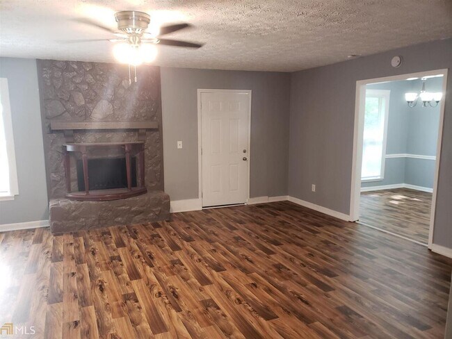 Building Photo - 7352 Aubrey Dr