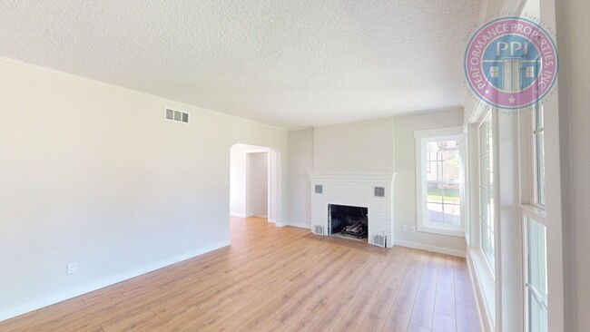 Building Photo - University Park!!!  Luxury Home, Completely Renovated & Stylish Amenities