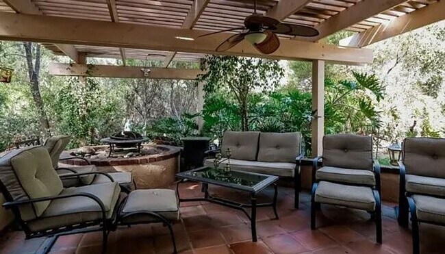 Foto del edificio - Spacious 5-Bedroom Home for Rent in Prime ...