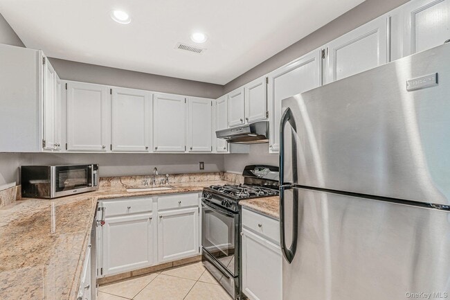 Building Photo - 908 Sara Cir